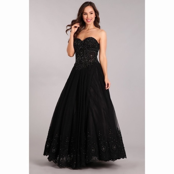BLACK Lace Ballgown 1773 - Picture 2 of 6